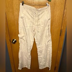 American Eagle NWT high-rise wide leg cargo pants white women’s size 10